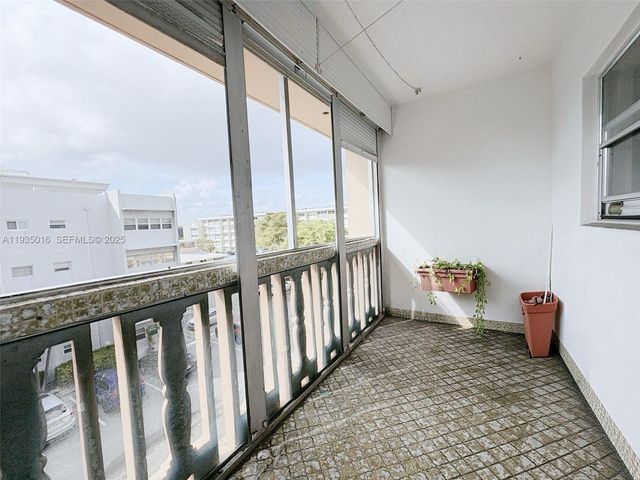 410 SE 2nd St 406, Hallandale Beach, FL 33009