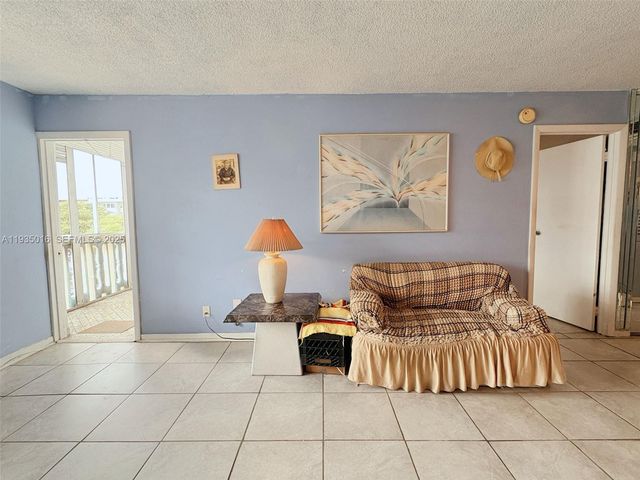 410 SE 2nd St 406, Hallandale Beach, FL 33009