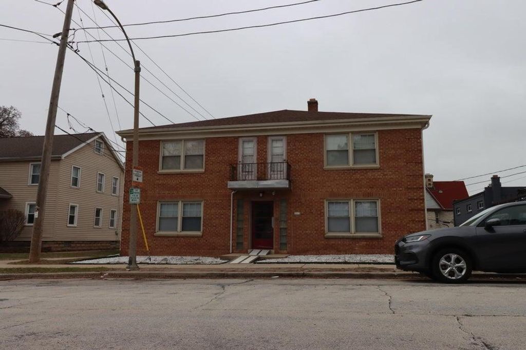 2312 N 71st STREET, Wauwatosa, WI 53213