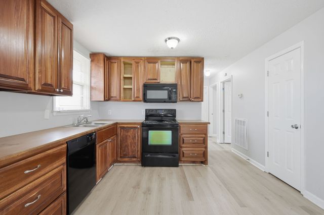 235 Southburn Dr, Hendersonville, TN 37075