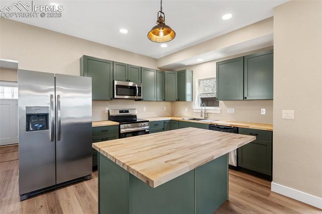 207 W Womack Avenue, Cripple Creek, CO 80813