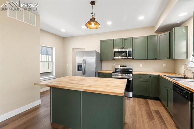 207 W Womack Avenue, Cripple Creek, CO 80813