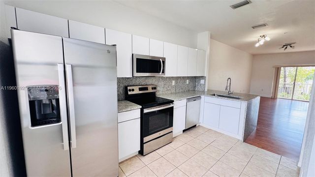5610 NW 114th Pl 205, Doral, FL 33178
