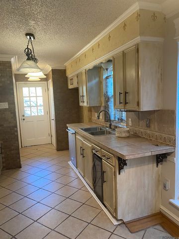 1749 Stonegate Ct, Baton Rouge, LA 70815