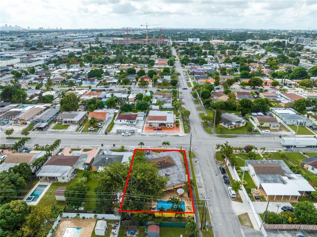 901 E 32nd Street, Hialeah, FL 33013