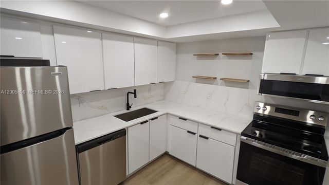 501 Three Islands Blvd 112, Hallandale Beach, FL 33009