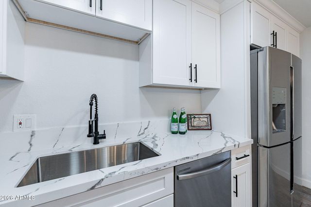 4950 N MILLER Road 220, Scottsdale, AZ 85251