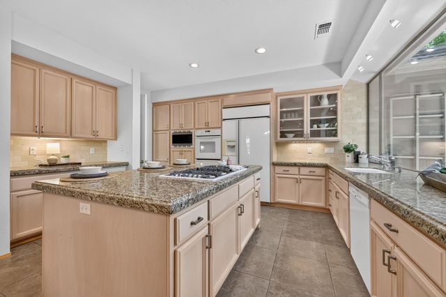 11260 Crocker Grove Ln, Gold River, CA 95670
