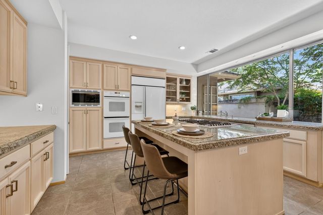 11260 Crocker Grove Ln, Gold River, CA 95670