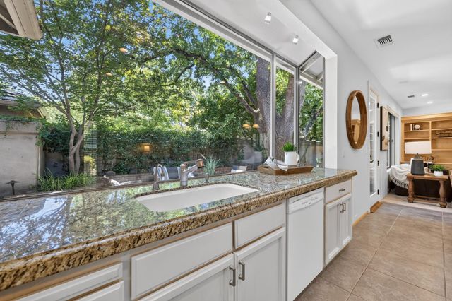 11260 Crocker Grove Ln, Gold River, CA 95670