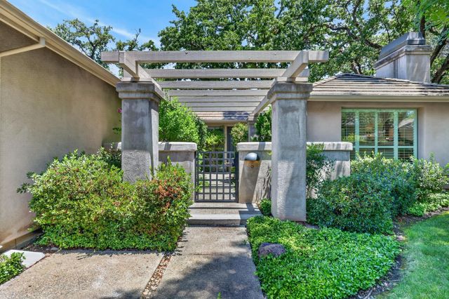 11260 Crocker Grove Ln, Gold River, CA 95670