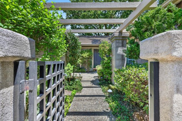 11260 Crocker Grove Ln, Gold River, CA 95670