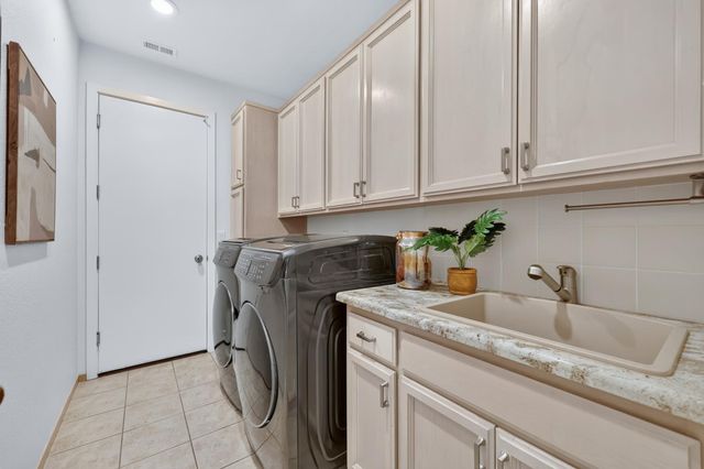 11260 Crocker Grove Ln, Gold River, CA 95670