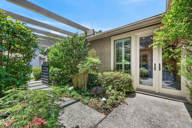 11260 Crocker Grove Ln, Gold River, CA 95670
