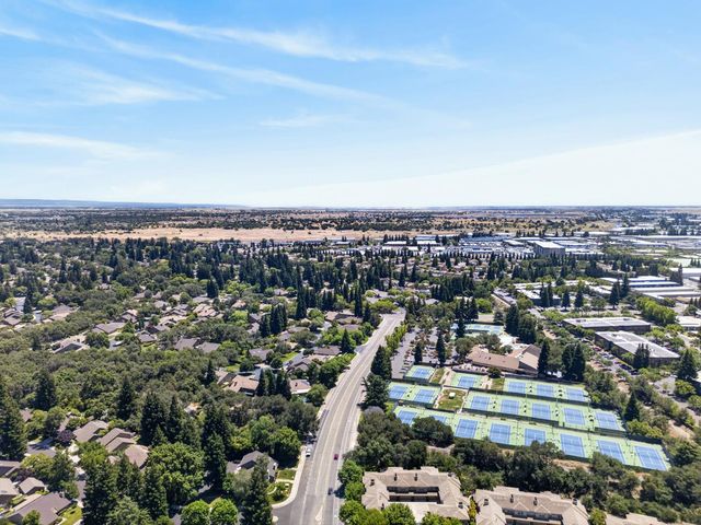 11260 Crocker Grove Ln, Gold River, CA 95670