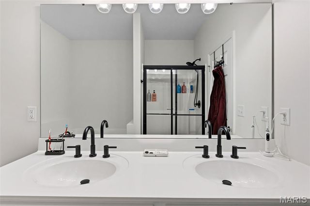 2300 Matthias Close, Washington, MO 63090