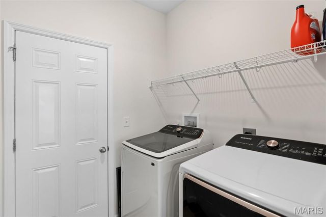 2300 Matthias Close, Washington, MO 63090