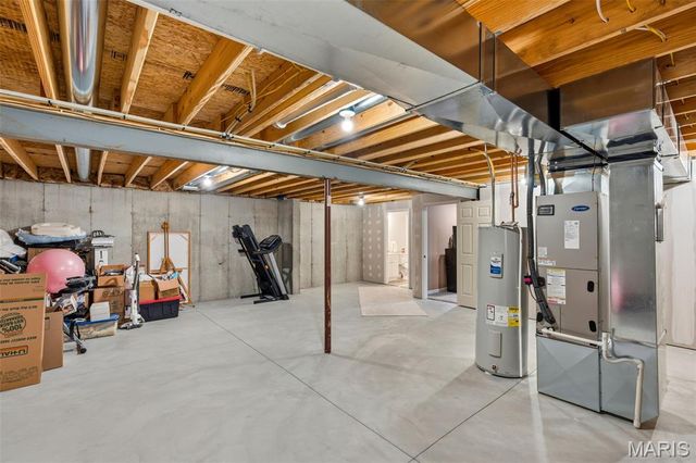 2300 Matthias Close, Washington, MO 63090