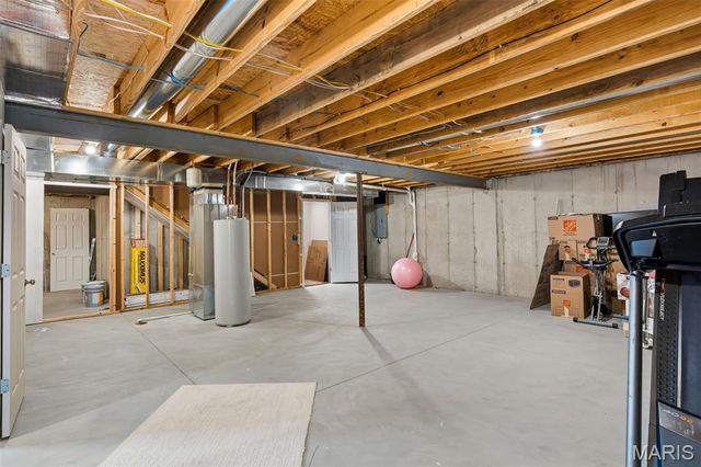 2300 Matthias Close, Washington, MO 63090