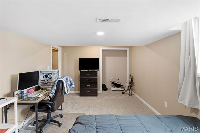 2300 Matthias Close, Washington, MO 63090