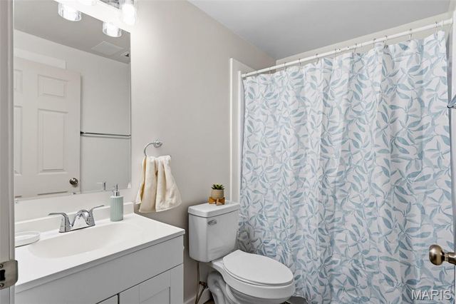 2300 Matthias Close, Washington, MO 63090