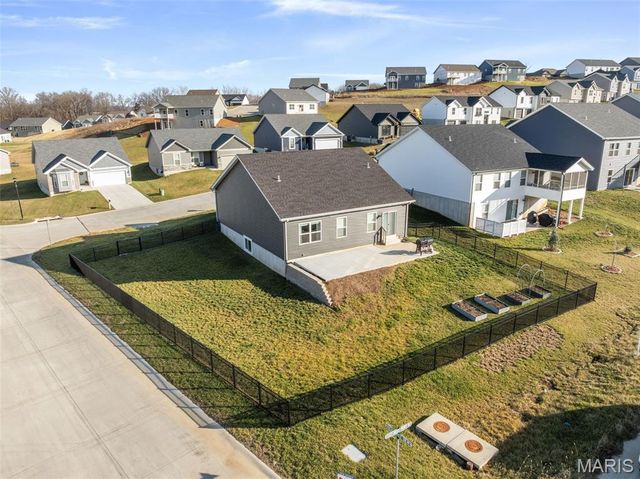 2300 Matthias Close, Washington, MO 63090