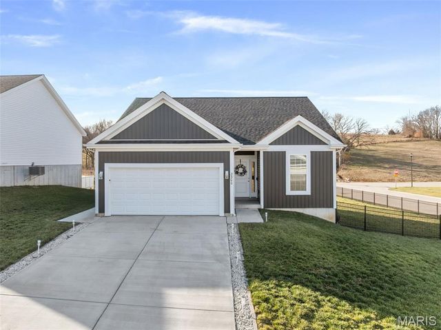 2300 Matthias Close, Washington, MO 63090