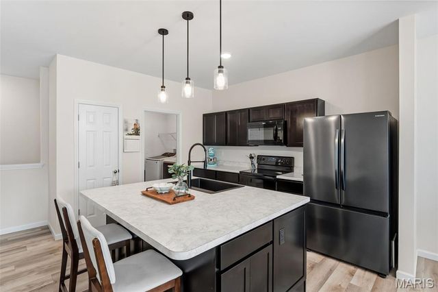 2300 Matthias Close, Washington, MO 63090