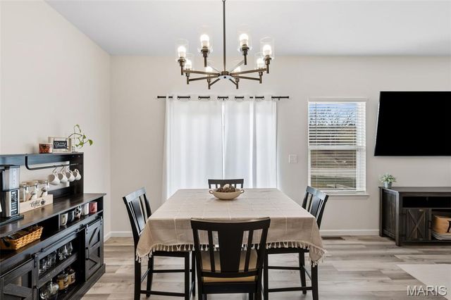 2300 Matthias Close, Washington, MO 63090