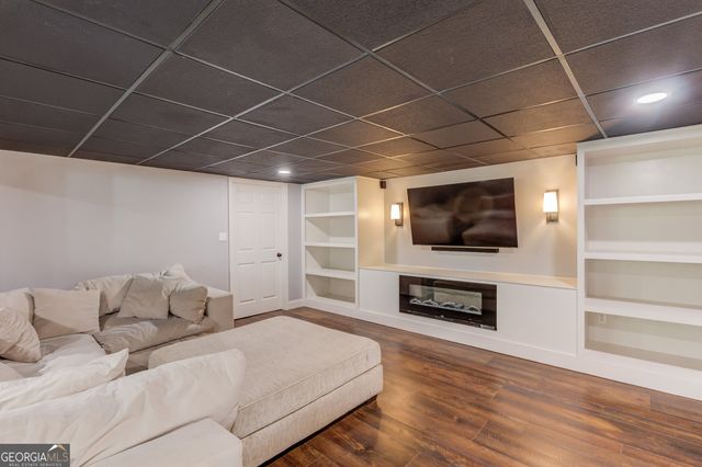 8401 Norris Lake Way, Snellville, GA 30039