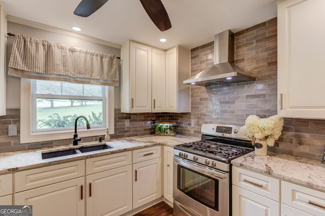 8401 Norris Lake Way, Snellville, GA 30039