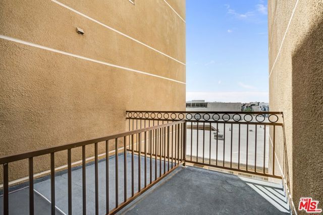 3600 Bagley Ave. 301, Los Angeles, CA 90034