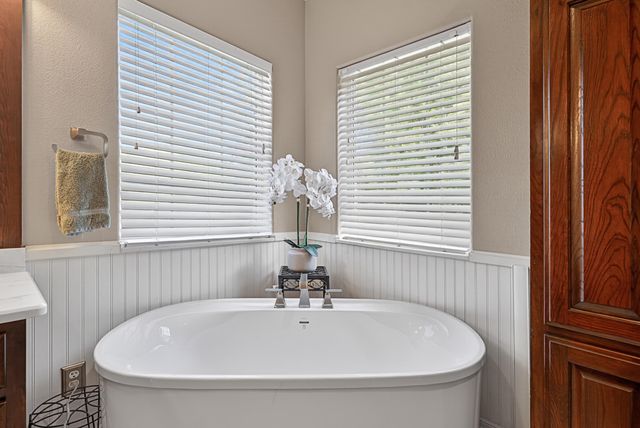 495 Honeysuckle Ln, Hallsville, TX 75605