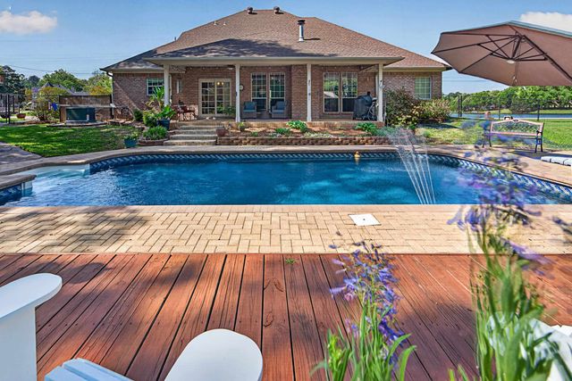 495 Honeysuckle Ln, Hallsville, TX 75605