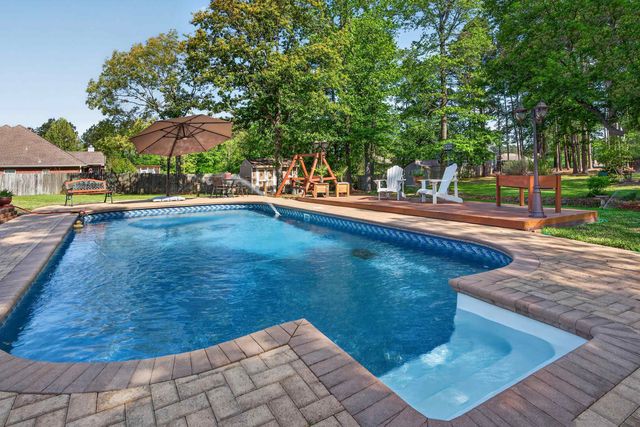 495 Honeysuckle Ln, Hallsville, TX 75605