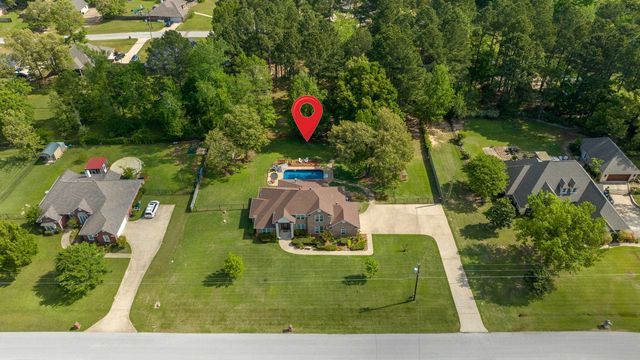 495 Honeysuckle Ln, Hallsville, TX 75605