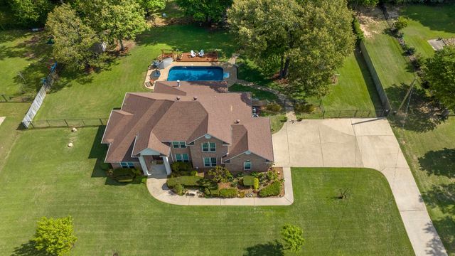 495 Honeysuckle Ln, Hallsville, TX 75605