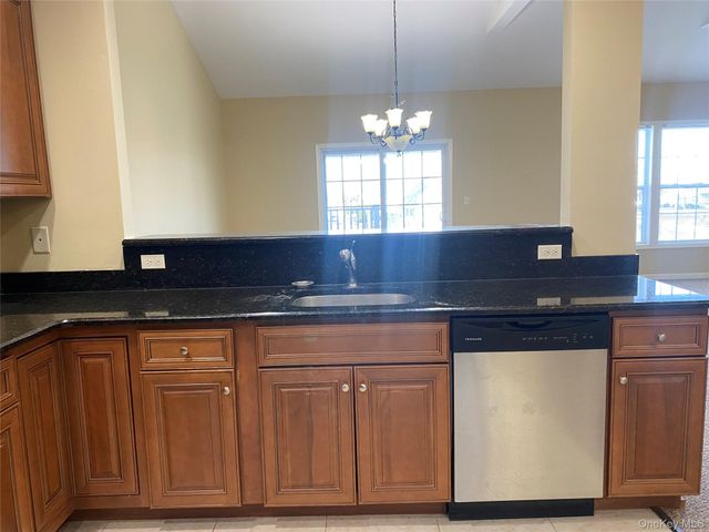 3 Nicole, Copiague, NY 11726