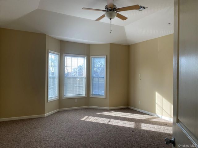 3 Nicole, Copiague, NY 11726