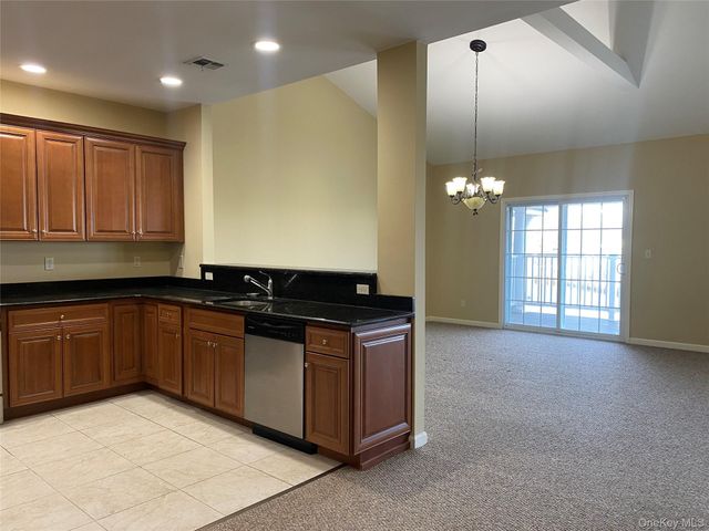 3 Nicole, Copiague, NY 11726