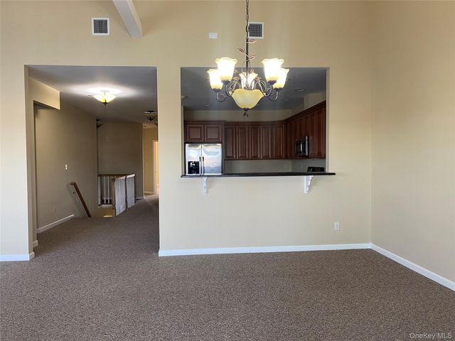 3 Nicole, Copiague, NY 11726