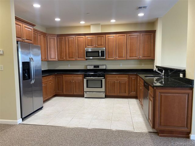 3 Nicole, Copiague, NY 11726