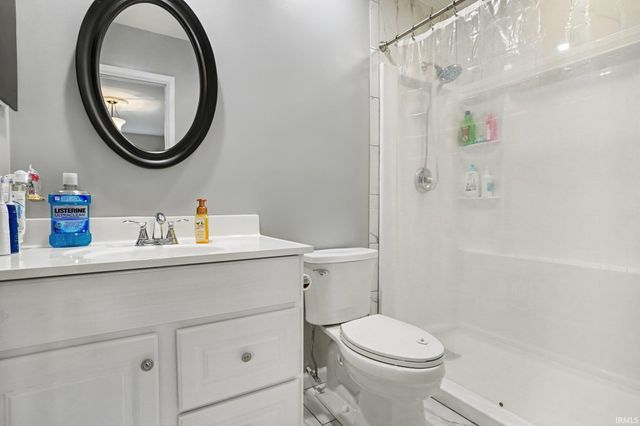 1343 Riding Mall Drive, South Bend, IN 46614