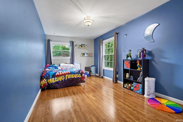 1343 Riding Mall Drive, South Bend, IN 46614