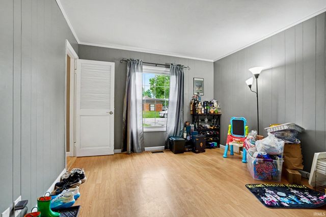 1343 Riding Mall Drive, South Bend, IN 46614