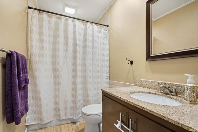 1343 Riding Mall Drive, South Bend, IN 46614