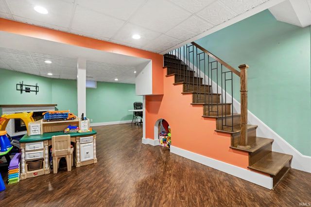 1343 Riding Mall Drive, South Bend, IN 46614