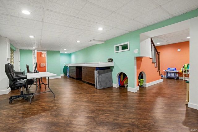 1343 Riding Mall Drive, South Bend, IN 46614