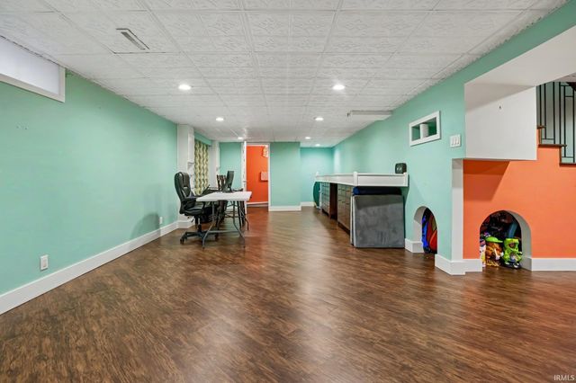 1343 Riding Mall Drive, South Bend, IN 46614
