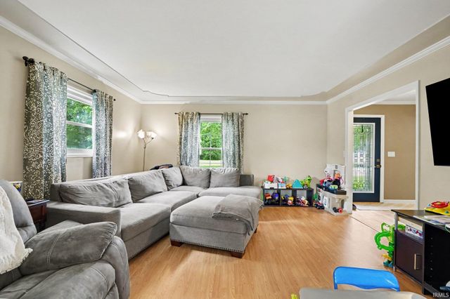 1343 Riding Mall Drive, South Bend, IN 46614